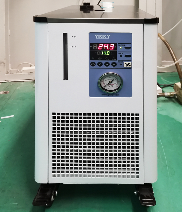 精密冷水機.jpg